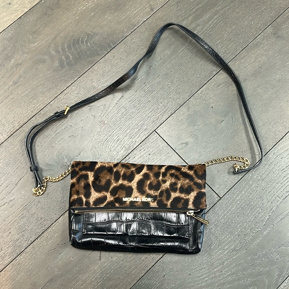 MICHAEL KORS CLUTCH WITH STRAP